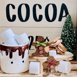 Christmas s’mores mug toppers with gingerbread men and marshmallows. 8 pc set